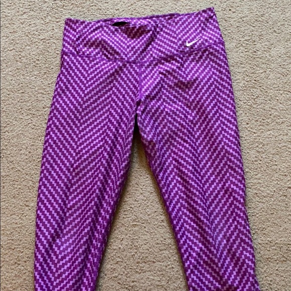 size medium nike capris - Picture 1 of 1